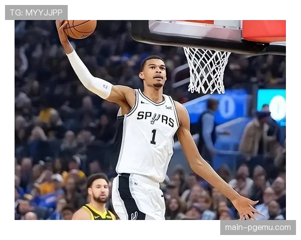 文班亚马马刺核心 法国中锋展现全面技术